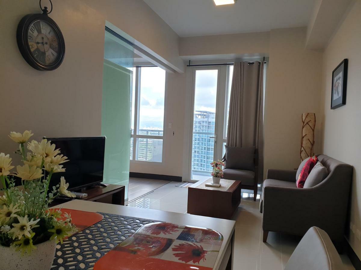 One Pacific Residence Condominium Tower C-16N Мактан Экстерьер фото