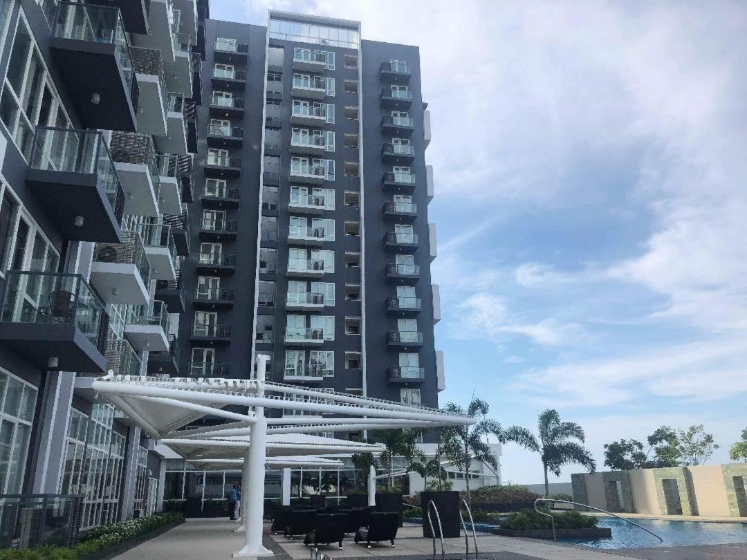 One Pacific Residence Condominium Tower C-16N Мактан Экстерьер фото